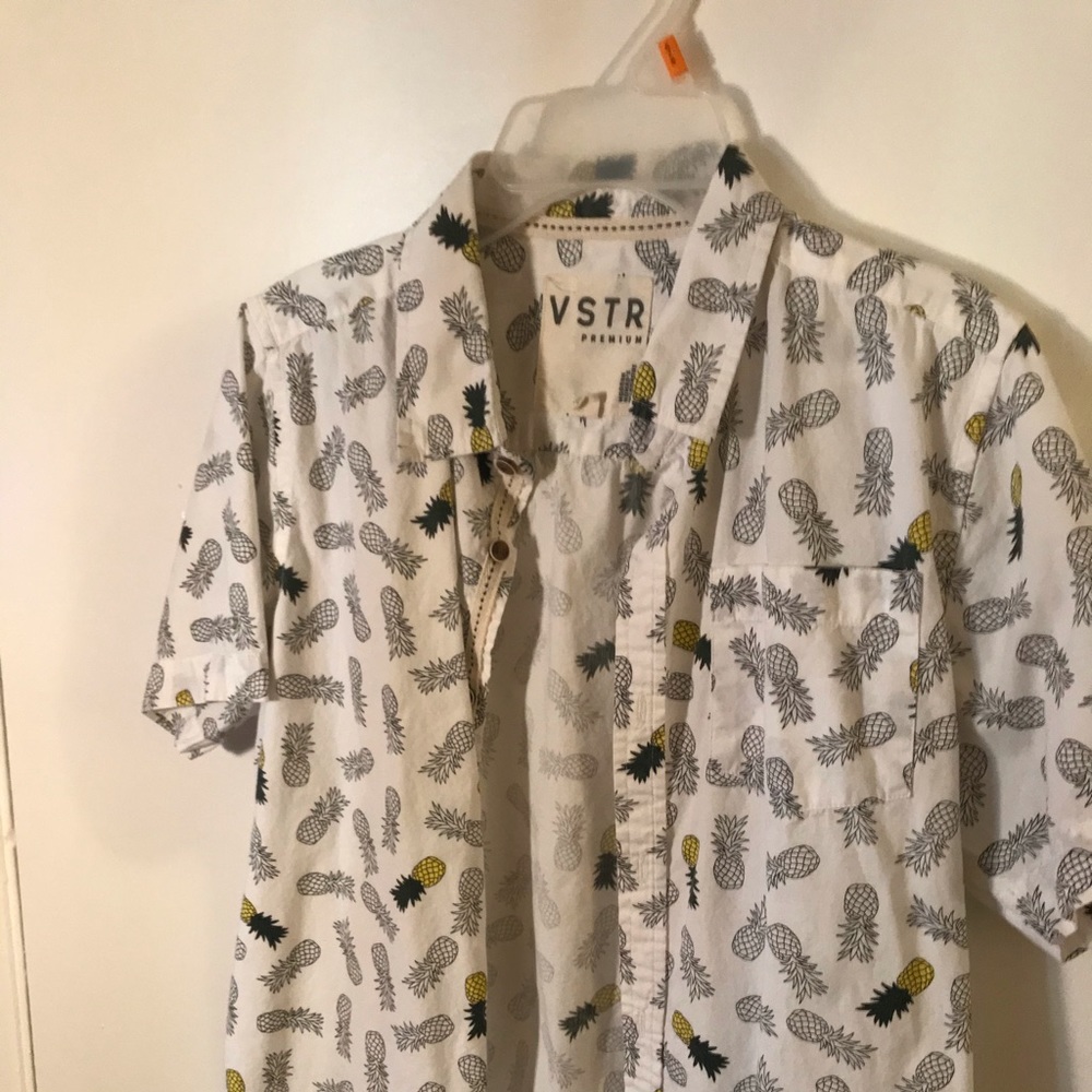 Vstr Button up pineapple design